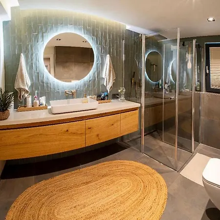 Luxurious With Pool